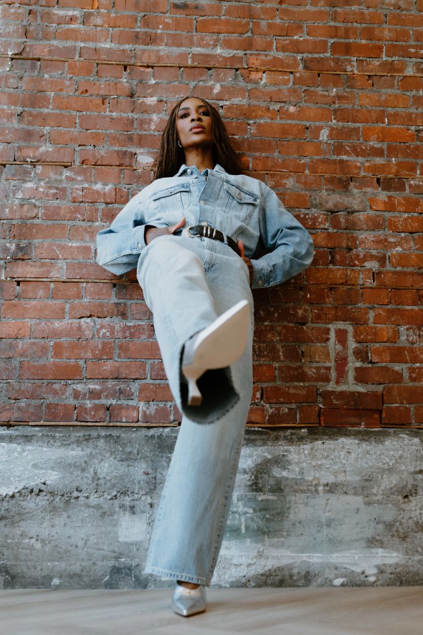 posing ideas boss lady brand photoshoot